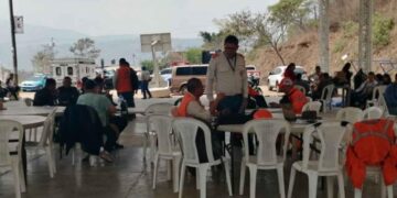 Brindan atención a comunidad afectada por deslizamiento