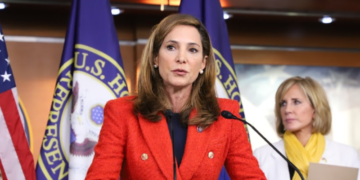 Congresista estadounidense solicita apoyo para atender el flujo migratorio en Guatemala