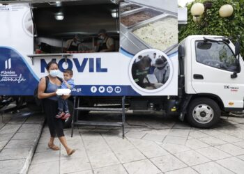 El mides apoya con un comedor social móvil en zona 18