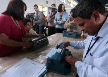 Entregan equipo para impresión de papeletas en braille para las elecciones generales 2023