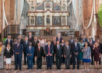 Presidente saluda a jefes de Estado y de Gobierno asistentes a IX Cumbre de la AEC