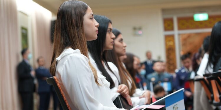 Reiteran compromiso para la promoción de becas en el extranjero