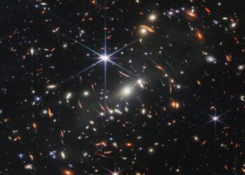El telescopio James Webb descubre nuevo cinturón de asteroides.