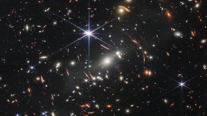El telescopio James Webb descubre nuevo cinturón de asteroides.