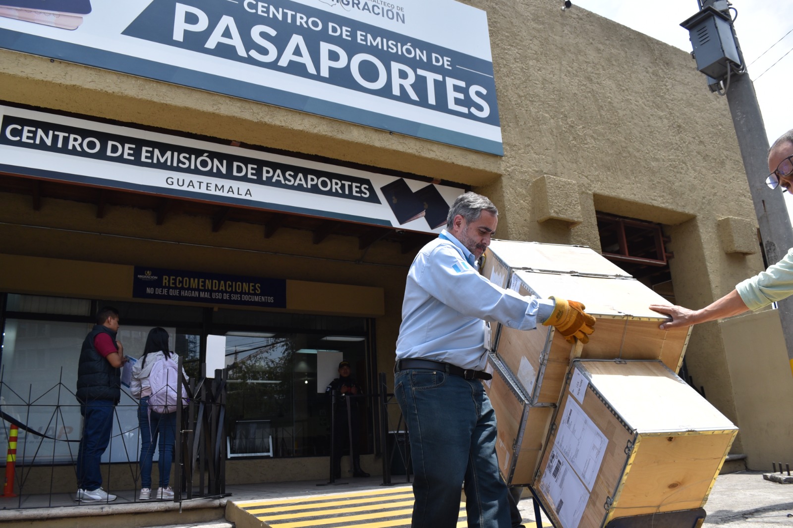Envían más de 15 mil cartillas para la emisión de pasaportes en EE. UU.
