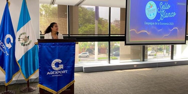 Empresarios reciben orientación sobre el distintivo Sello Blanco