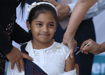 Vacunación de niñas contra el cáncer de matriz.