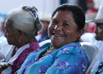 Adultos mayores de Jalapa son beneficiados con programa de aporte económico