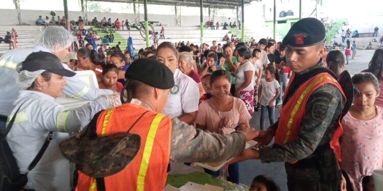 Más de 300 soldados apoyan acciones durante fase eruptiva del volcán de Fuego en Escuintla