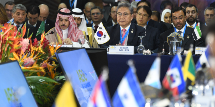 Guatemala fortalece relaciones bilaterales con Arabia Saudita, Corea y Emiratos Árabes Unidos.