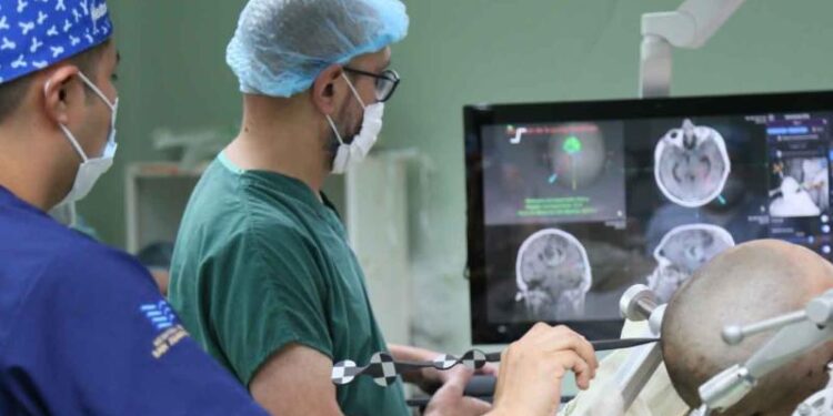 Utilizan con éxito neuronavegador en biopsia cerebral