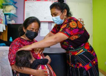 Celebran por segunda vez el Día Nacional de la Comadrona