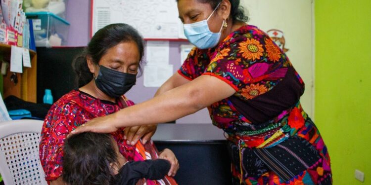 Celebran por segunda vez el Día Nacional de la Comadrona