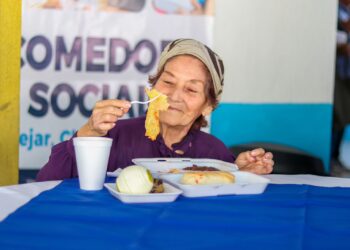 Brindan alimentos nutritivos a ciudadanos de El Tejar, Chimaltenango