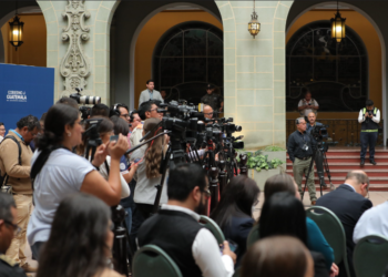 La comunicación social es importante para la sociedad.