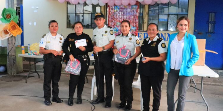 PNC se une a la conmemoración del Día de la Madre