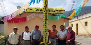 Vecinos de Totonicapán conmemoran el Día de la Cruz