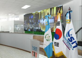 La superintendencia de Telecomunicaciones (SIT) recibe donación de Videowall de la Embajada de Corea en Guatemala.