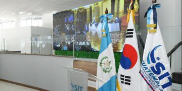 La superintendencia de Telecomunicaciones (SIT) recibe donación de Videowall de la Embajada de Corea en Guatemala.