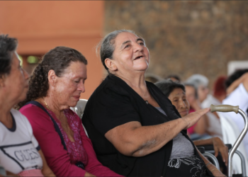 Amplían cantidad de beneficiarios del Programa del Adulto Mayor.