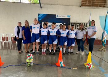 Entregan más de 30 mil implementos deportivos a estudiantes de Jalapa