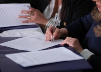 Ministerio de educación y Tribunal Supremo Electoral firman convenio de cooperación. /Foto: Gilber García