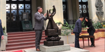 Guatemala concedió el cambio de la rosa de la paz al canciller de Ucrania.