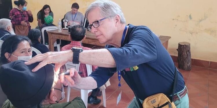 Desarrollan jornada de cirugía de cataratas en Huehuetenango