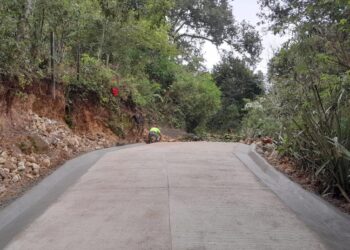 Comunidades de Camotán son beneficiadas con el mejoramiento de caminos rurales