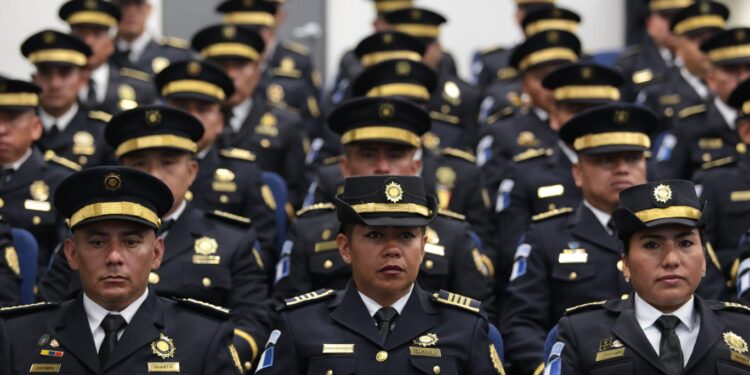 Clausuran octavo curso de formación de oficial tercero de policía