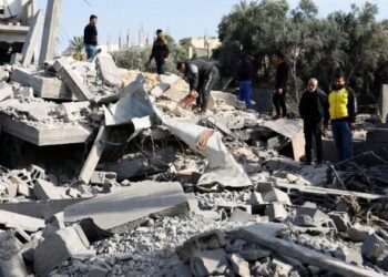 El papa Francisco pide un alto al fuego estable entre israelíes y palestinos.