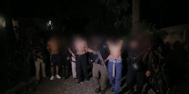 Captura de cinco presuntos mareros de El Salvador.