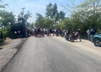Mediante el diálogo, autoridades liberan el paso en Sansare, El Progreso.