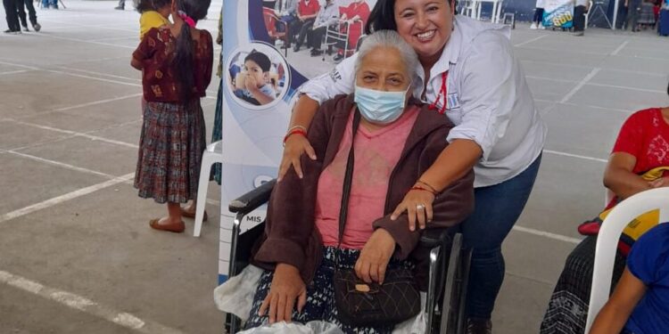 Brindan apoyo a la población durante jornada de servicios integrados en Alta Verapaz