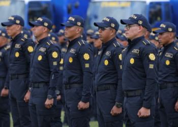 Nuevos uniformes de la PNC incluyen código QR en la manga izquierda.