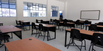 Destacan la construcción de escuelas para fortalecer la educación.