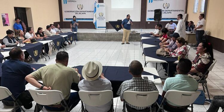 Fortalecen proyectos de desarrollo en Jalapa