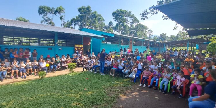 Estudiantes de San Pablo, San Marcos, participan en festival infantil