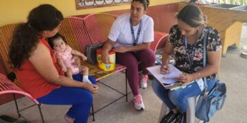 Personal de Salud llegó a hogares de Poptún para los controles a los niños y niñas.