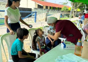 Dr. Móvil atiende a pacientes de todas las edades.