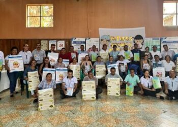 Entregan material didáctico a escuelas de los 14 municipios de Petén