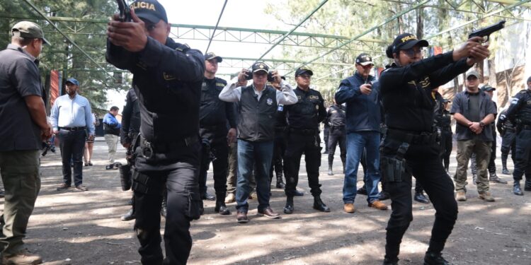 Agentes de la PNC continúan con prácticas de Tiro.
