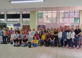 Personal salubrista se capacita para atender a personas con discapacidad auditiva. /Foto: MSPAS