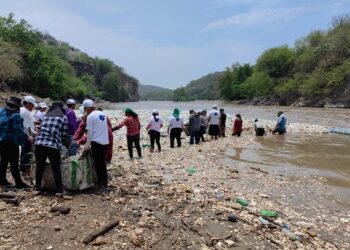 Verifican eficacia de barda de retención de desechos en río Motagua