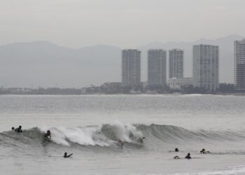 Beatriz se convierte en huracán en el Pacífico de México