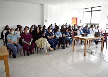 Capacitan a personal médico de Chimaltenango