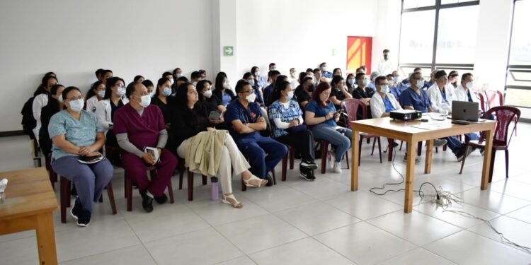Capacitan a personal médico de Chimaltenango