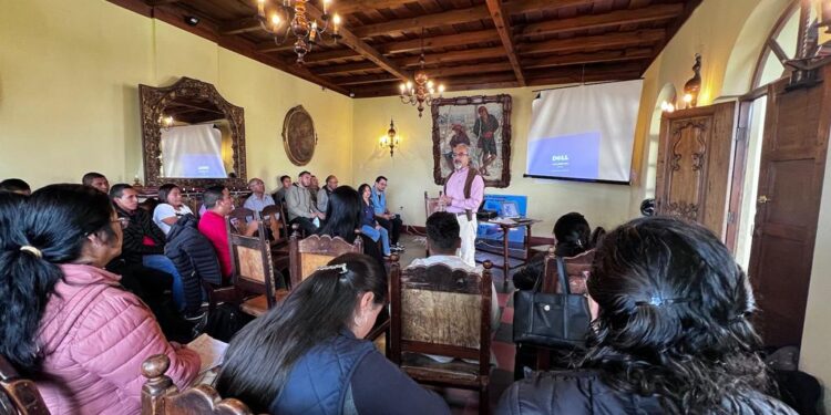 En Quiché fortalecen capacidades para brindar servicio de educación en salud