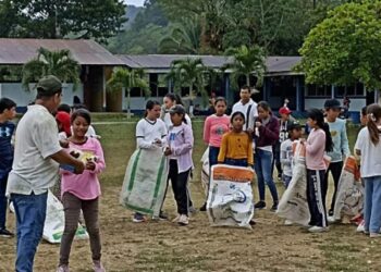 Estudiantes se unen a prevención del dengue en Dolores, Petén