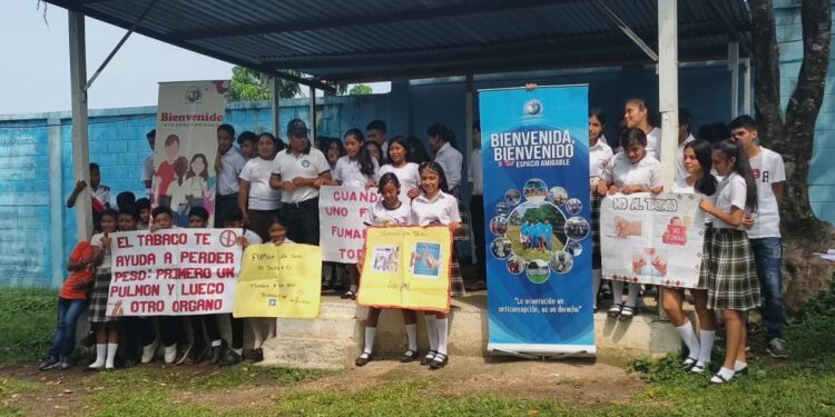 Estudiantes de Retalhuleu fortalecen conocimientos sobre una vida saludable sin tabaco